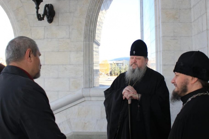 Митрополит Корнилий посетил строящийся Михаило-Архангельский собор