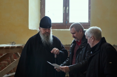 Митрополит Корнилий возглавил совещание по вопросам строительства Михаило-Архангельского собора