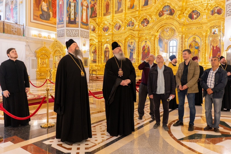 Управляющий делами Московской Патриархии митрополит Дионисий посетил Михаило-Архангельский собор