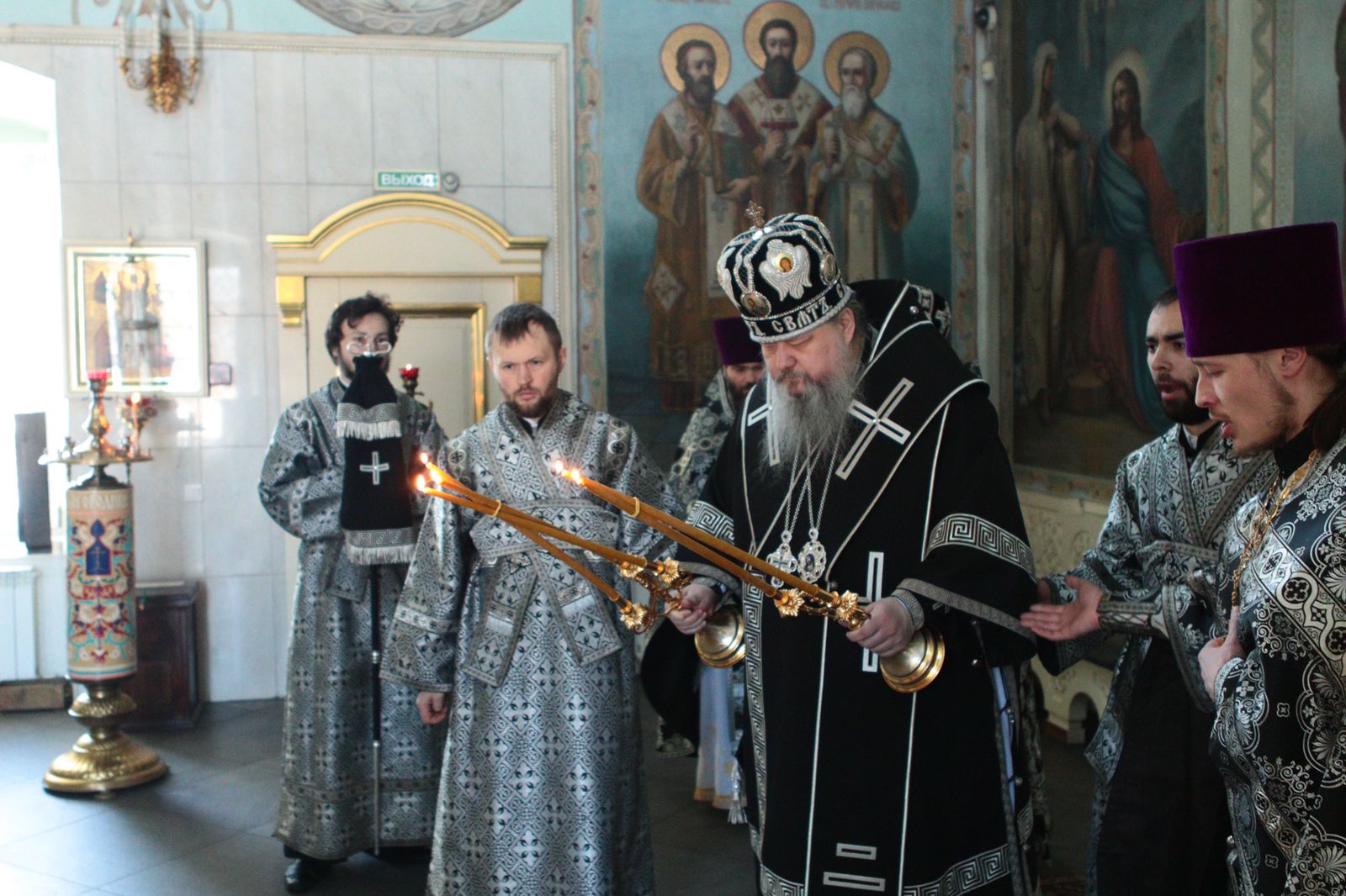 Состоялась встреча губернатора Александра Цыбульского и митрополита Корнилия