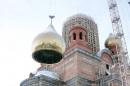 На строящийся кафедральный собор в Архангельске установили второй купол