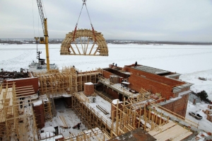 Строители приступают к возведению сводов Михаило-Архангельского кафедрального собора
