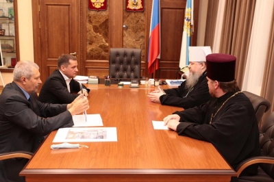 Состоялась встреча губернатора Александра Цыбульского и митрополита Корнилия