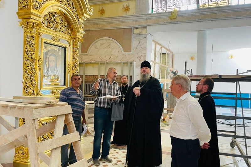 Митрополит Корнилий провел рабочее совещание в Михаило-Архангельском соборе