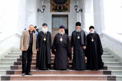 Митрополит Астанайский Александр осмотрел строящийся собор в Архангельске