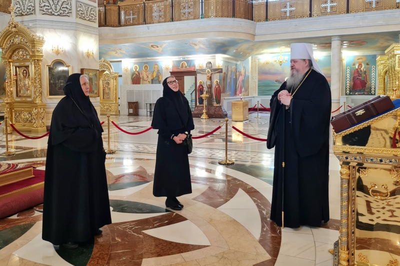 Настоятельница московского Новодевичьего монастыря посетила Михаило-Архангельский собор Настоятельница московского Новодевичьего монастыря посетила Михаило-Архангельский собор