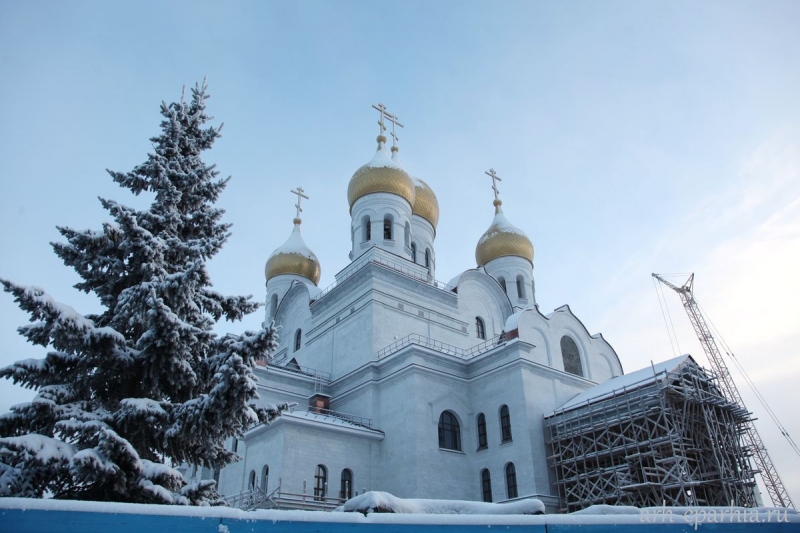 «Автодороги» пожертвовали на строительство Михаило-Архангельского собора гранитный камень