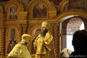 Архиерейское богослужение прошло в строящемся Михаило-Архангельском кафедральном соборе