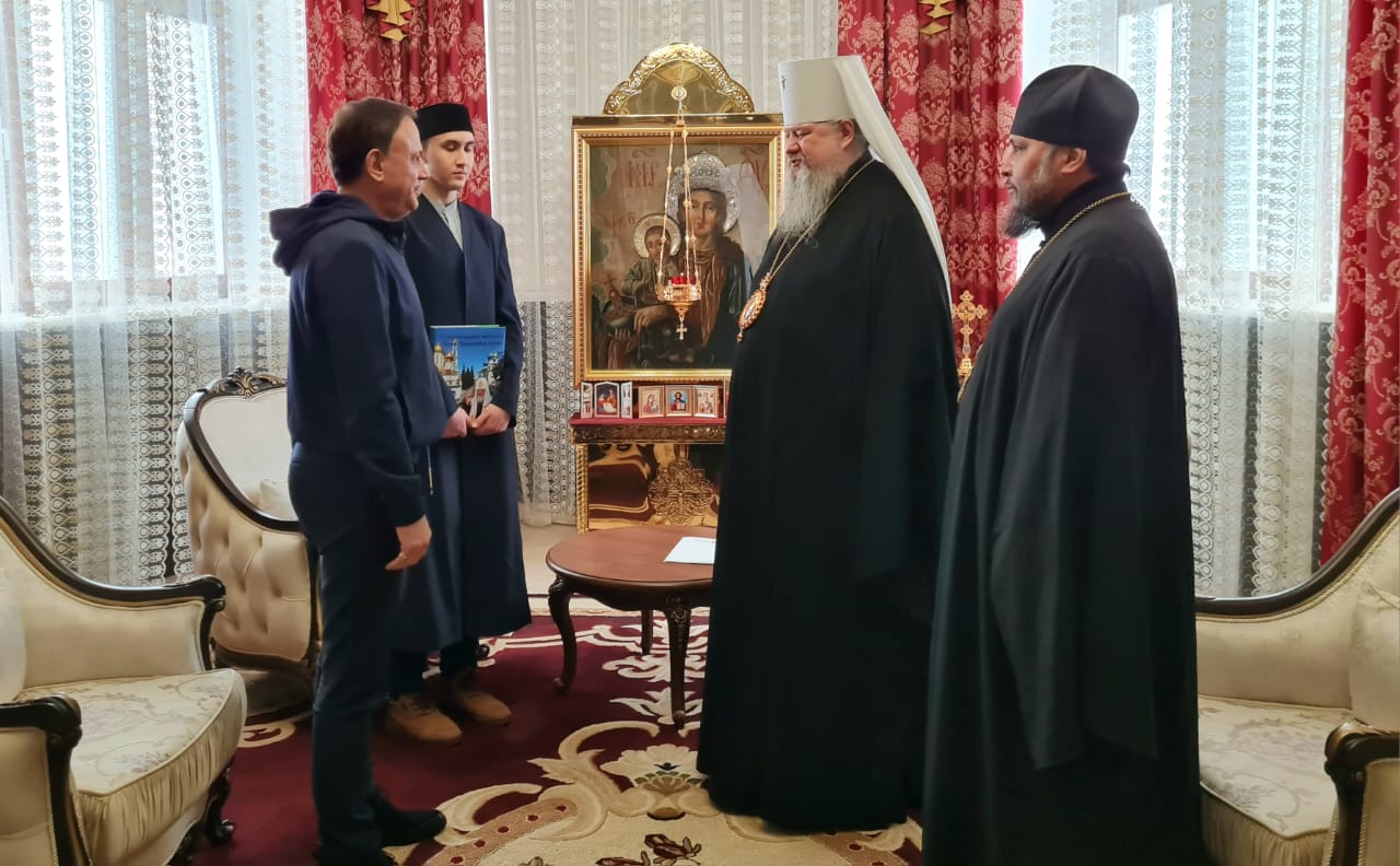 Управляющий делами Московской Патриархии митрополит Дионисий посетил Михаило-Архангельский собор