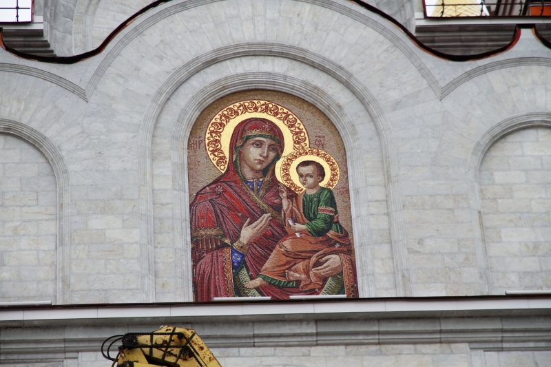 Мозаичное изображение Грузинской иконы Божией Матери смонтировали на фасаде Михаило-Архангельского собора