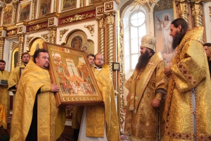 Архиепископ Георгий подарил икону-мощевик для Михаило-Архангельского кафедрального собора