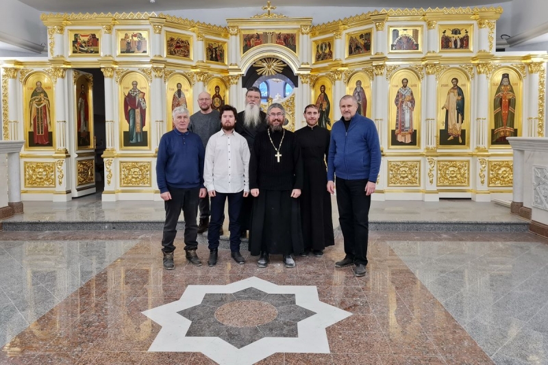 Дмитрий Яскорский провел для гостей из Сретенской духовной академии экскурсию по строящемуся кафедральному собору