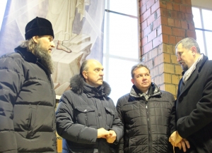Епископ Даниил и вице-спикер Госдумы проинспектировали ход строительства кафедрального собора Архангельска