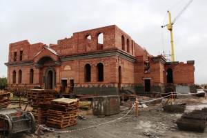 Строители продолжают работы на втором уровне Михаило-Архангельского собора