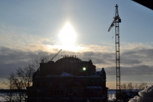 В небе над строящимся собором в Архангельске был виден сияющий купол 
